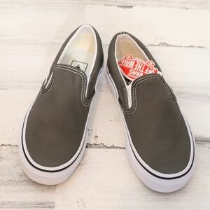 [NWOB] Vans Classic Slip-On Core, Charcoal/White Boys 4.5 / Women's size 6